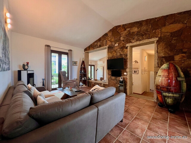 Mediterranes Anwesen mit Weinberg, Olivenhain & Meerblick – Badesi, Sardinien