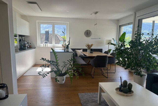 Moderne Dachgeschoss-Wohnung mit großzügiger Sonnen-Terrasse und Tiefgaragenplatz - PROVISIONSFREI