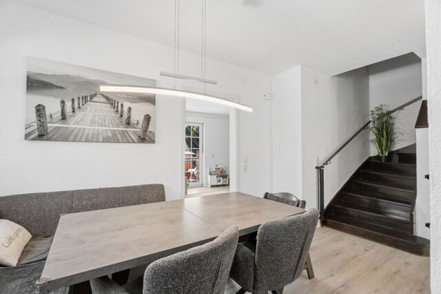 Neuwertige Doppelhaushälfte in Frastanz mit 7 Zimmern, Terrasse, Einliegerwohnung & Garage!