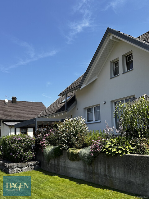 Gepflegtes Einfamilienhaus mit Keller und netter Loggia