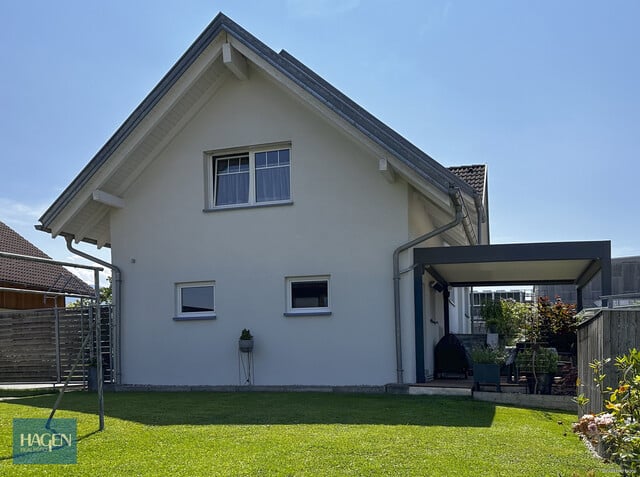 Gepflegtes Einfamilienhaus mit Keller und netter Loggia