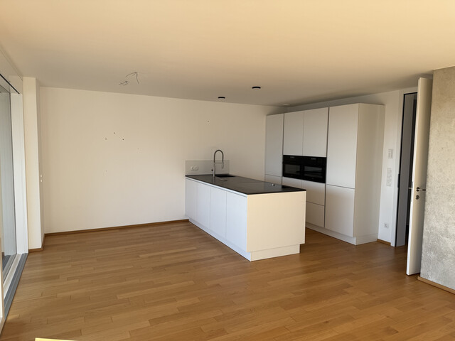 Moderne 3-Zimmer-Wohnung im Dachgeschoss inkl. 2 TG-Plätzen