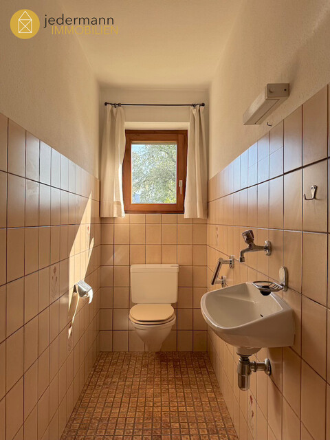 HARD: HAUS MIT CHARME UND TRAUMHAFTEM GARTEN