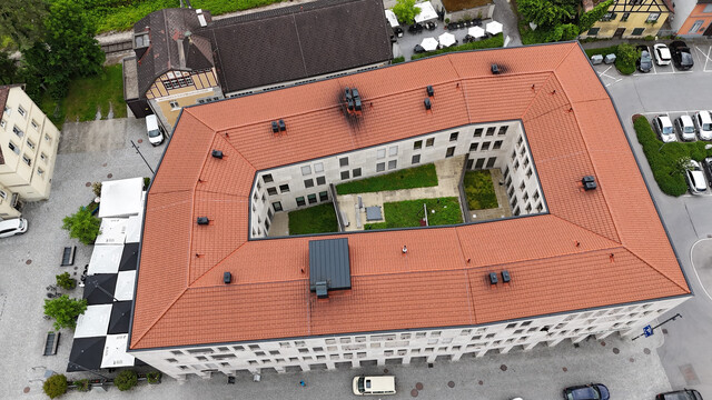 Ordinationsfläche im Zentrum - Parkplätze für Ihre Patienten direkt im Haus