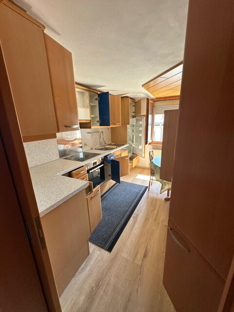 Zentral gelegene 3,5-Zimmerwohnung in einem gepflegten 3 Parteienhaus!