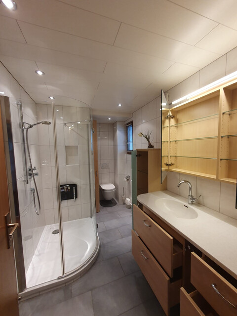 Zentral gelegene 3,5-Zimmerwohnung in einem gepflegten 3 Parteienhaus!