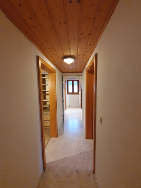 Zentral gelegene 3,5-Zimmerwohnung in einem gepflegten 3 Parteienhaus!