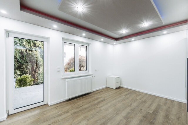 Bungalow mit Garagengebäude 