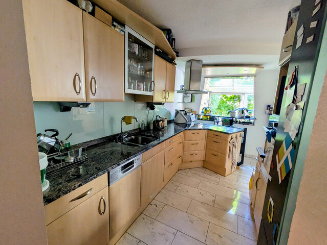 Wohnung mit Garage, Stellplatz und Garten in Top-Lage!