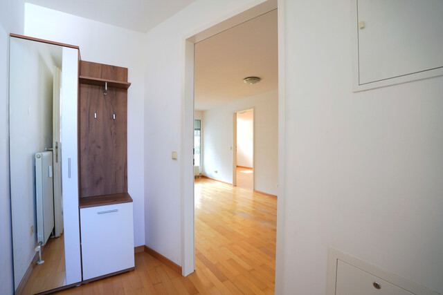 Helle 2-Zimmer-Wohnung mit Balkon,  Keller und Tiefgaragenplatz 