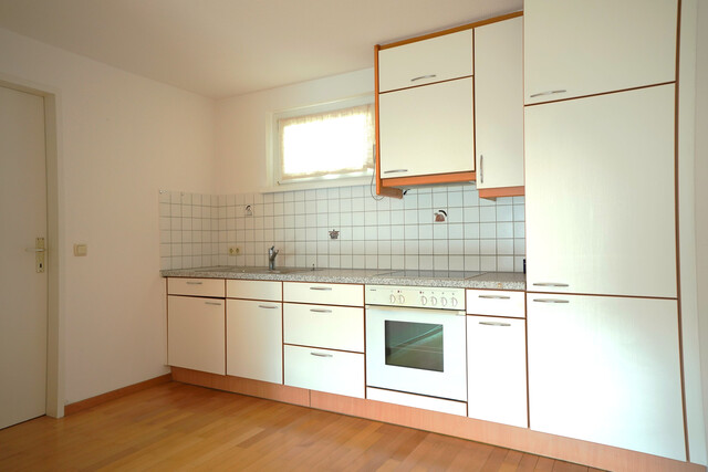 Helle 2-Zimmer-Wohnung mit Balkon,  Keller und Tiefgaragenplatz 