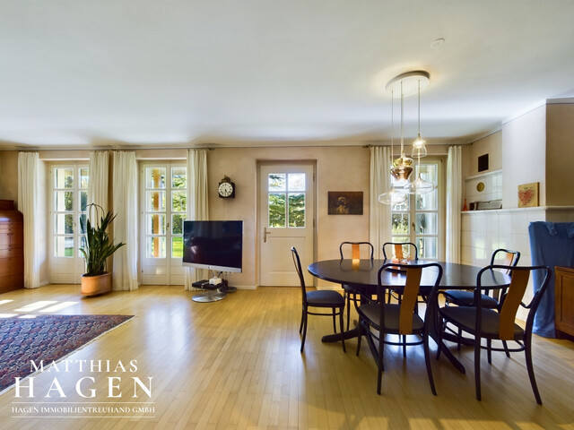 Großzügige Villa mit beeindruckendem Grundstück und Pool