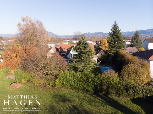 Großzügige Villa mit beeindruckendem Grundstück und Pool