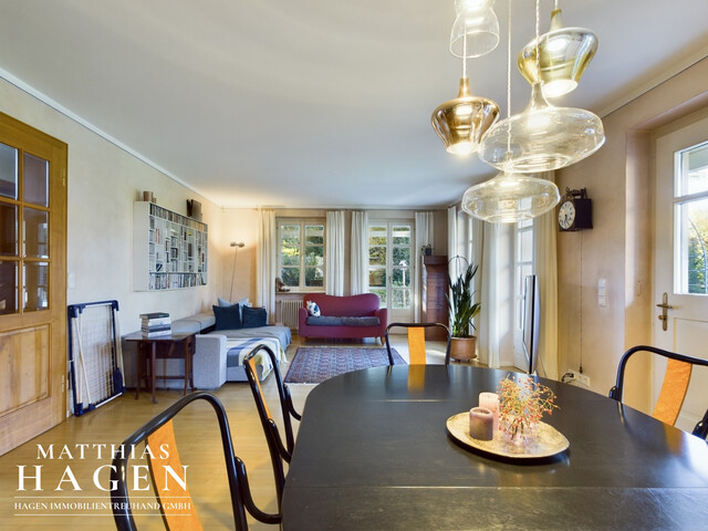 Großzügige Villa mit beeindruckendem Grundstück und Pool