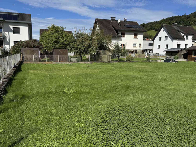 Sonniges Baugrundstück