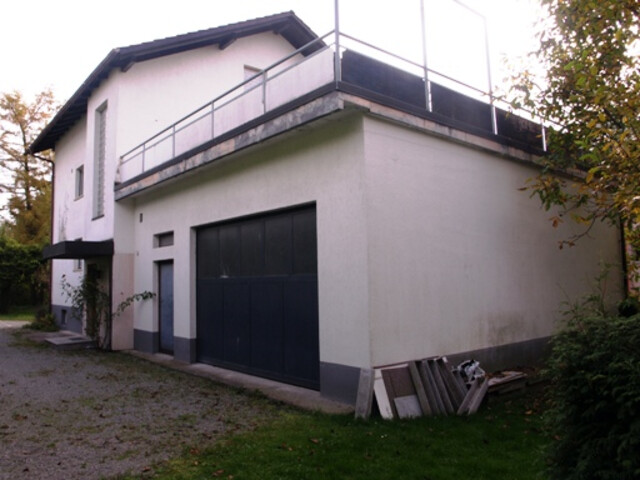 Dachgeschoß (2 Zimmer) in einem Zweifamilienhaus in schöner Lage