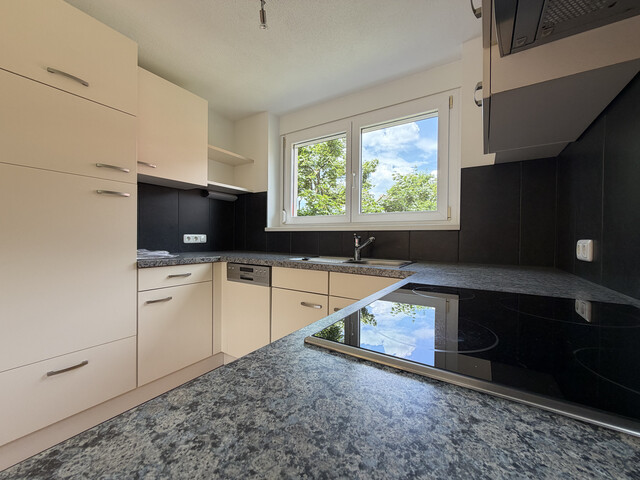 Schöne und sonnige  3-Zimmer-Wohnung mit 2 Tiefgaragenplätzen