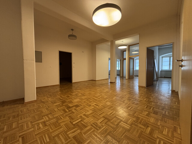 helle Bürofläche in  sehr zentraler, ruhiger Lage