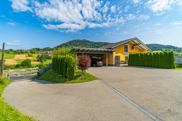 Gepflegter Bungalow mit Nebengebäude in idyllischer Ruhelage am Techelsberg