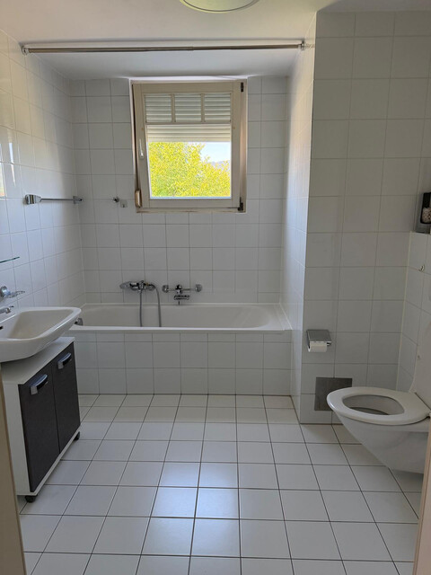 Lichtdurchflutete 2-Zimmerwohnung, 61 m², Ortsmitte Lustenau mit Tiefgarage und Balkon