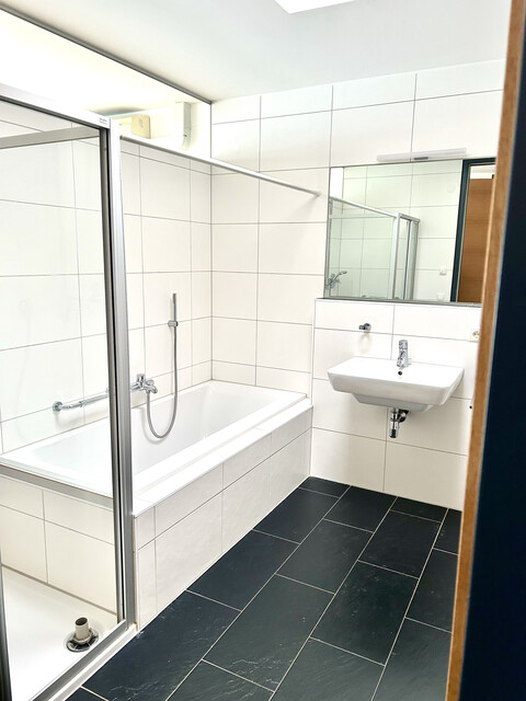 Sonnige Dachgeschosswohnung 74 m² mit Terrasse in Gisingen