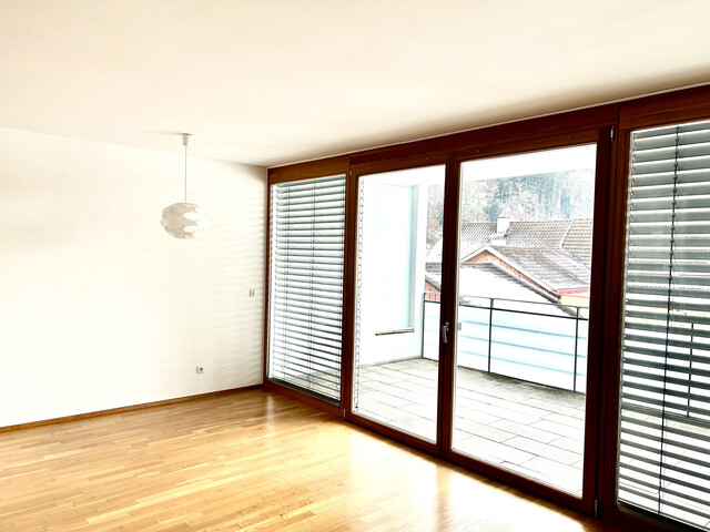 Sonnige Dachgeschosswohnung 74 m² mit Terrasse in Gisingen