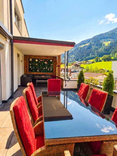 Neuwertiges Reihenhaus mit fünf Zimmern und XXL-Aussichtsterrasse in Saalfelden - Digitales Bieterverfahren