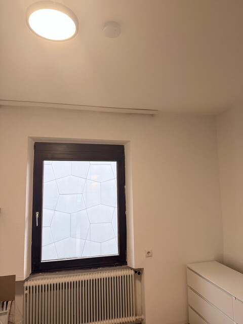 Schöne, helle & neu renovierte, Teimöblierte 3,5 Zimmer Wohnung