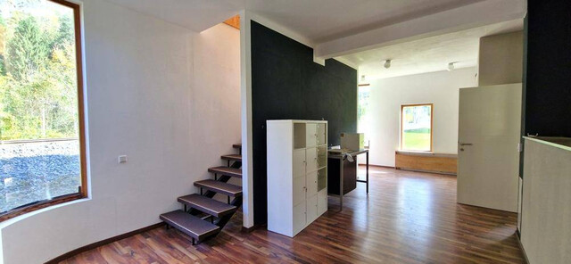 Sie sind auf der Suche nach einem geeigneten Firmenstandort? Architektonisch interessantes zweigeschossiges  Gewerbeobjekt