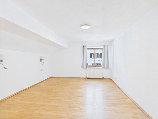 4,5 Zimmer Wohnung |  Balkon | Abstellplatz