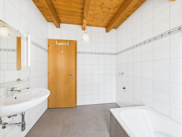 4,5 Zimmer Wohnung |  Balkon | Abstellplatz