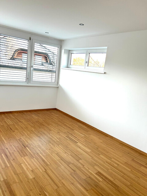 Tolle 5-Zimmer-Wohnung 120 m² mit Dachterrasse und 2 Carports 