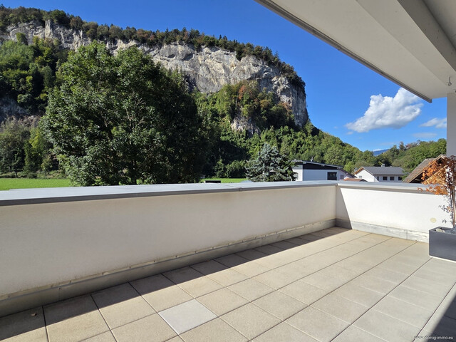NEUER PREIS: Neuwertiges, klimatisiertes 3-Zimmer-Penthouse in ruhiger Lage mit Unterstellplatz in Koblach!