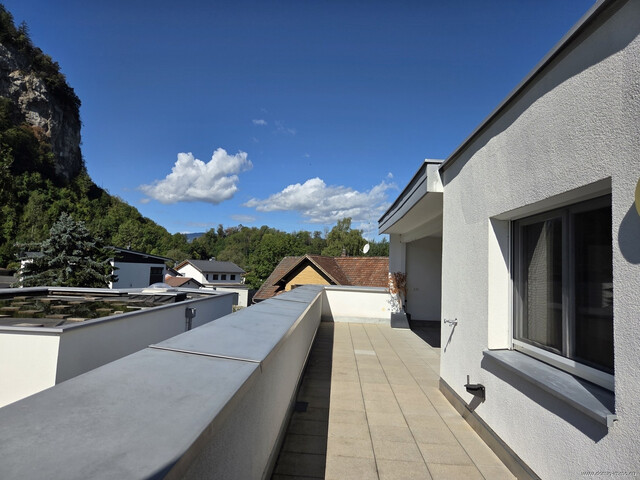NEUER PREIS: Neuwertiges, klimatisiertes 3-Zimmer-Penthouse in ruhiger Lage mit Unterstellplatz in Koblach!