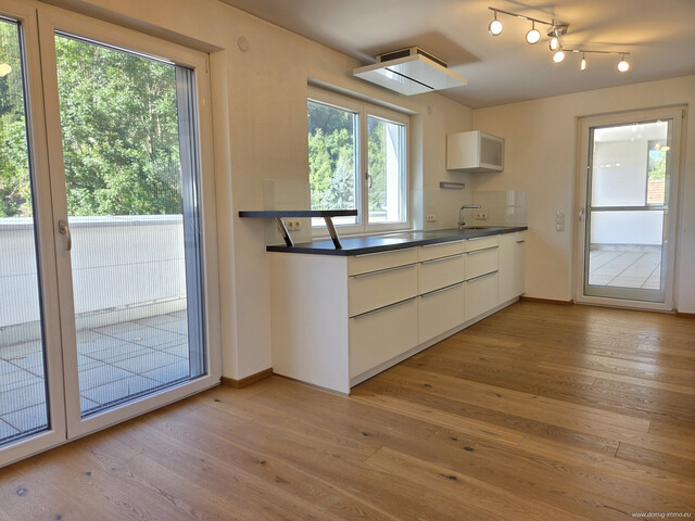 NEUER PREIS: Neuwertiges, klimatisiertes 3-Zimmer-Penthouse in ruhiger Lage mit Unterstellplatz in Koblach!