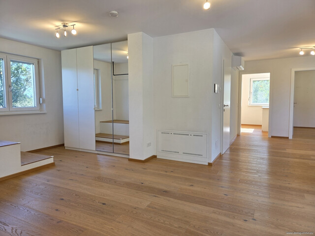 NEUER PREIS: Neuwertiges, klimatisiertes 3-Zimmer-Penthouse in ruhiger Lage mit Unterstellplatz in Koblach!