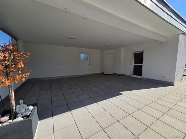 NEUER PREIS: Neuwertiges, klimatisiertes 3-Zimmer-Penthouse in ruhiger Lage mit Unterstellplatz in Koblach!
