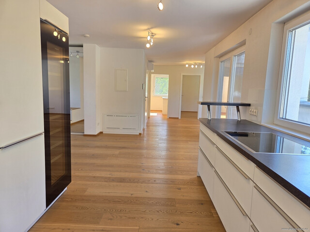 NEUER PREIS: Neuwertiges, klimatisiertes 3-Zimmer-Penthouse in ruhiger Lage mit Unterstellplatz in Koblach!