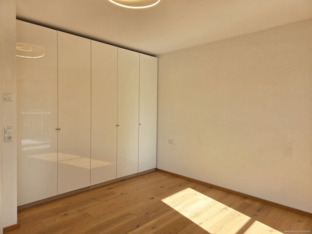 NEUER PREIS: Neuwertiges, klimatisiertes 3-Zimmer-Penthouse in ruhiger Lage mit Unterstellplatz in Koblach!