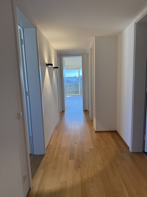 Moderne 3-Zimmer-Wohnung im Dachgeschoss inkl. 2 TG-Plätzen