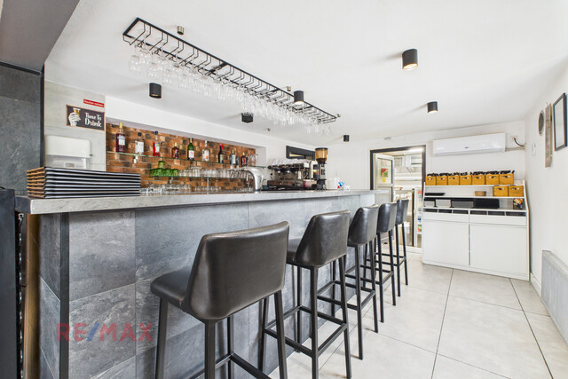 Zinshaus mit Pizzeria und bebaubarer Grundstücksreserve – Alles an einem Standort