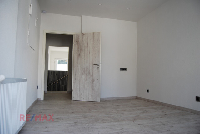 Zinshaus mit Pizzeria und bebaubarer Grundstücksreserve – Alles an einem Standort