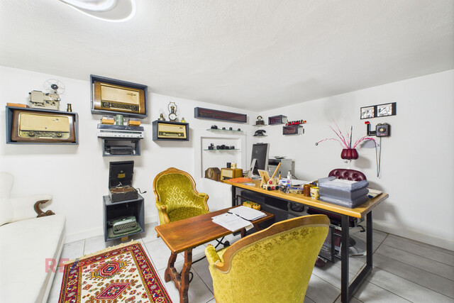 Zinshaus mit Pizzeria und bebaubarer Grundstücksreserve – Alles an einem Standort