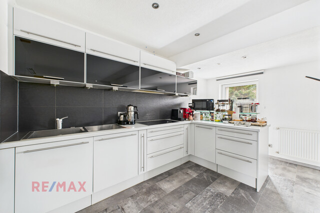 Zinshaus mit Pizzeria und bebaubarer Grundstücksreserve – Alles an einem Standort