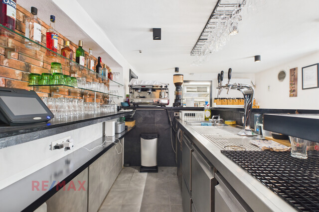 Zinshaus mit Pizzeria und bebaubarer Grundstücksreserve – Alles an einem Standort