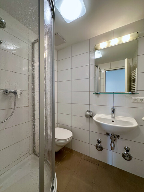 "ohne Provision" helle, neu renovierte 3 Zimmer Wohnung mit Balkon