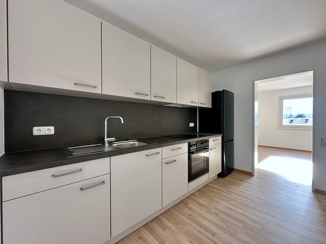 "ohne Provision" helle, neu renovierte 3 Zimmer Wohnung mit Balkon