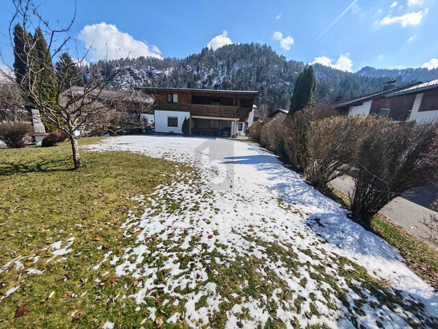 SONNIG UND ZENTRAL, PERFEKTES GRUNDSTÜCK ZUR VERWIRKLICHUNG DES EIGENEN WOHNTRAUMS!