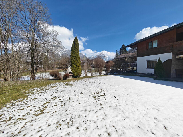 SONNIG UND ZENTRAL, PERFEKTES GRUNDSTÜCK ZUR VERWIRKLICHUNG DES EIGENEN WOHNTRAUMS!