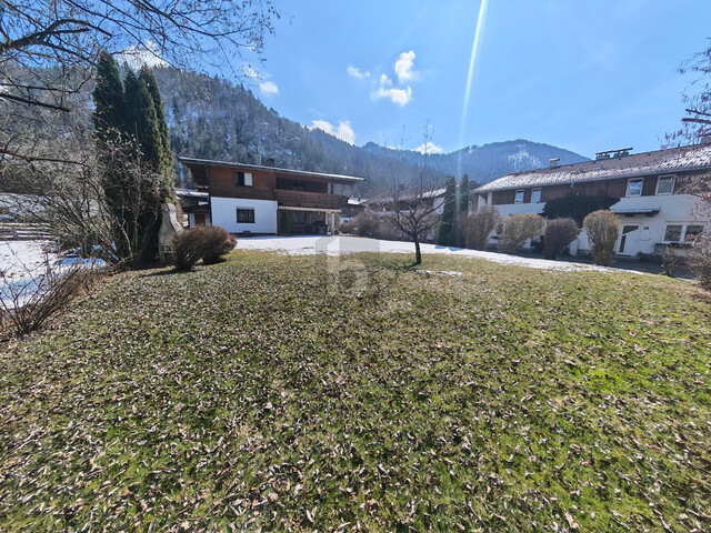 SONNIG UND ZENTRAL, PERFEKTES GRUNDSTÜCK ZUR VERWIRKLICHUNG DES EIGENEN WOHNTRAUMS!